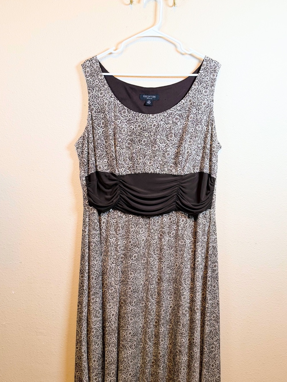 Perceptions Brown & White Ruched-Waist Detail Sleeveless Maxi Dress. Size 20W